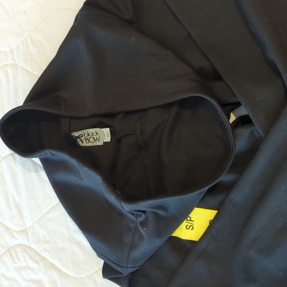 Black Bow combo  short sleeved t-shirt and leggings : Size Small - Picture 9 of 9